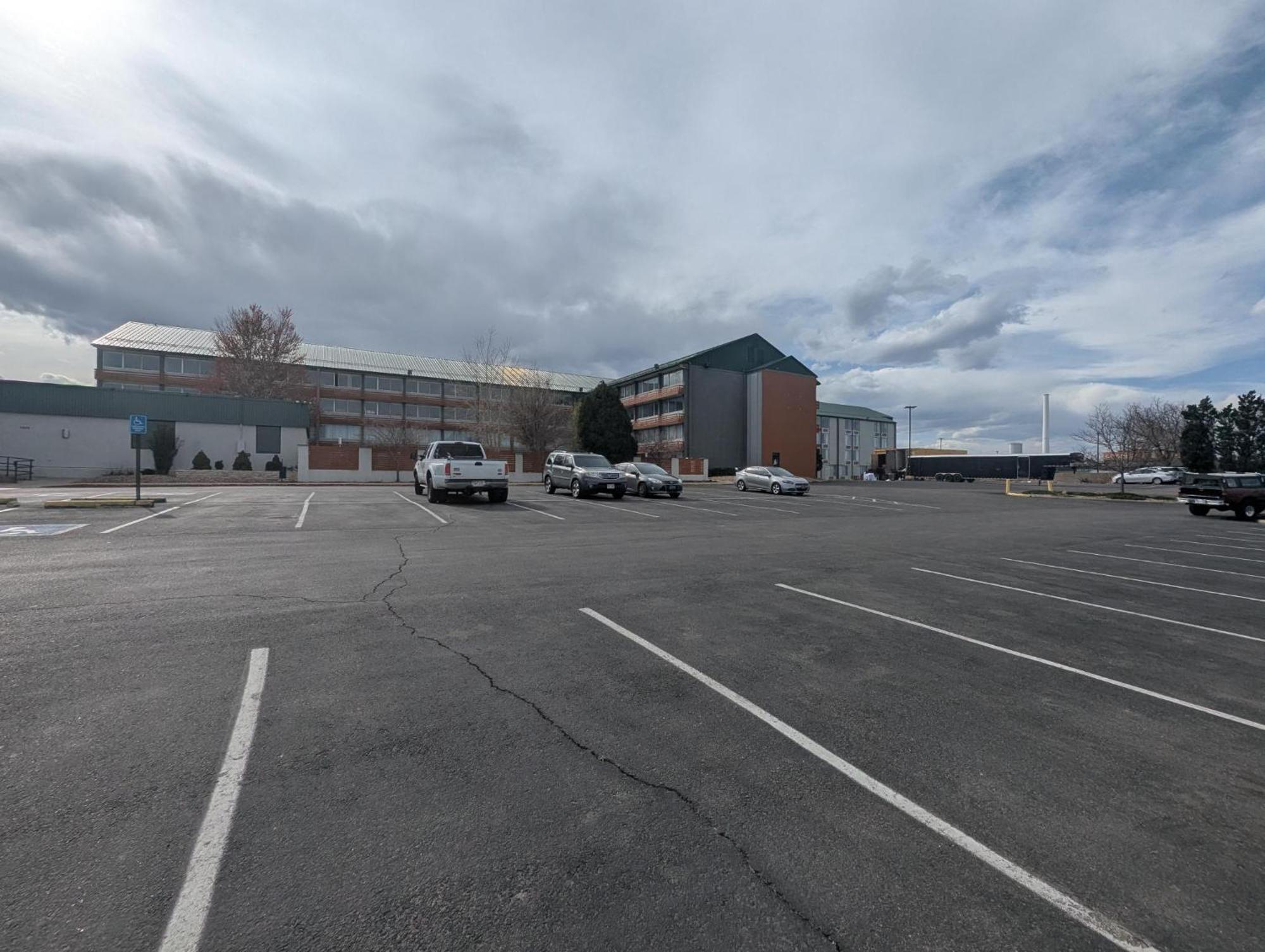 Plaza Hotel Denver Central Экстерьер фото
