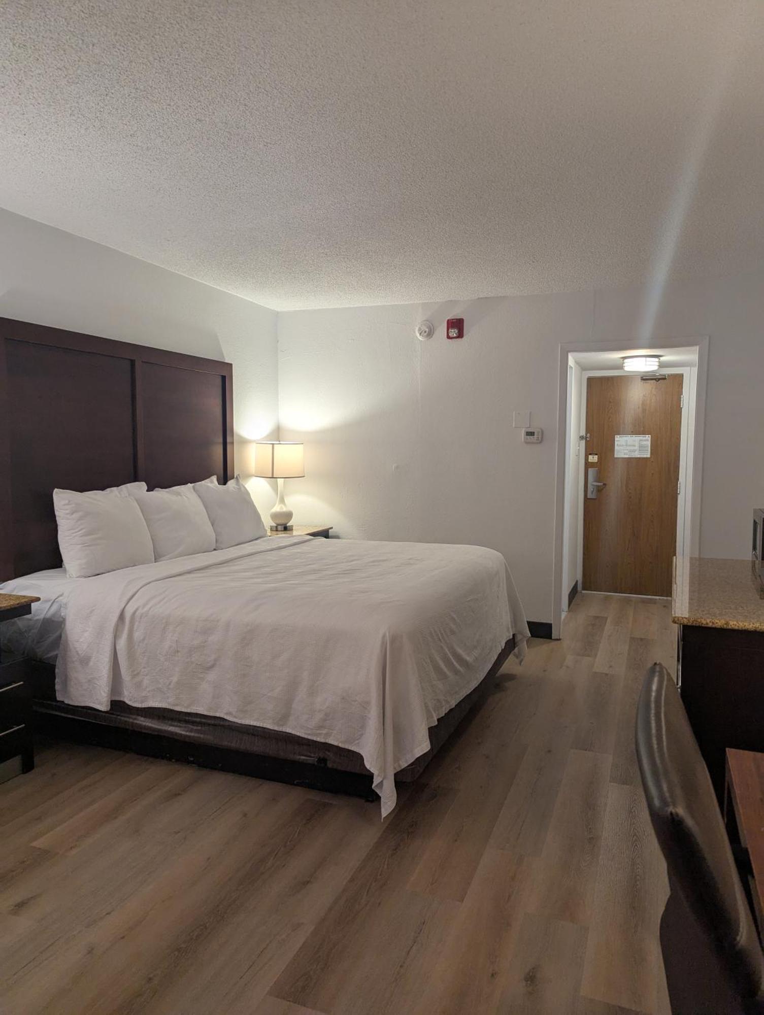 Plaza Hotel Denver Central Экстерьер фото