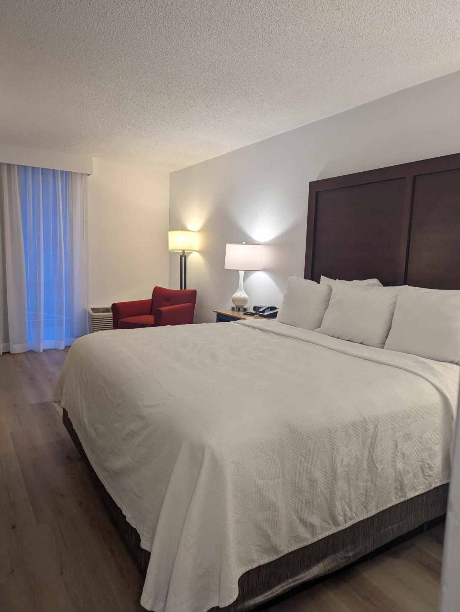Plaza Hotel Denver Central Экстерьер фото